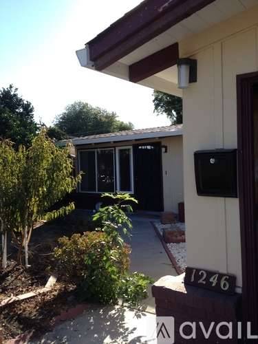 Main picture of 1246 Manzano Way