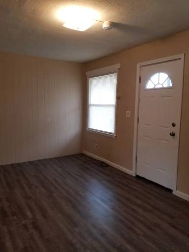 Main picture of 2050 S Broadway Ave