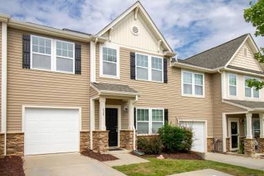 Main picture of 824 Summerlake Dr