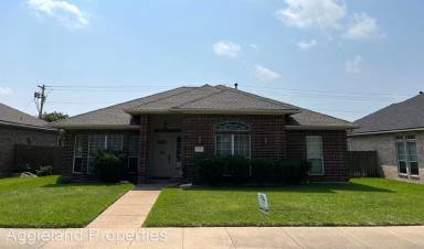 Main picture of 4226 Alexandria Ave