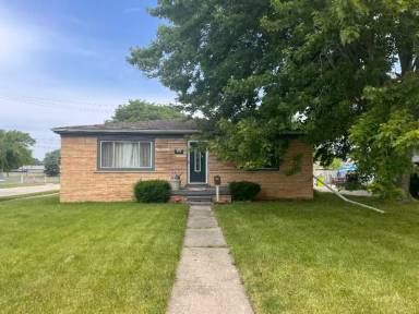 Main picture of 19035 Frazho Rd