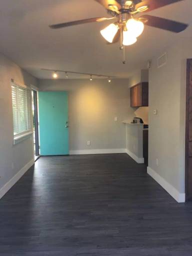 Main picture of 624 W 37th St