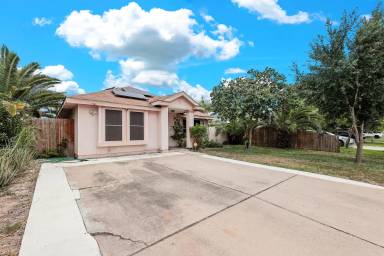 Main picture of 2412 N 34th St