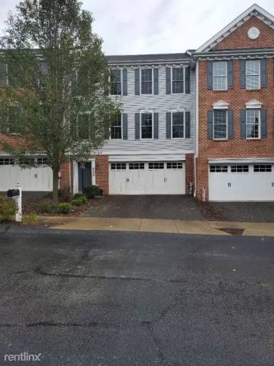 Main picture of 232 Overlook Ct