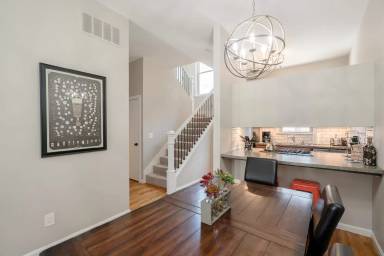Main picture of 2216 Hickory St