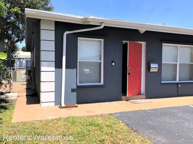 Main picture of 701 NE 46th Ct