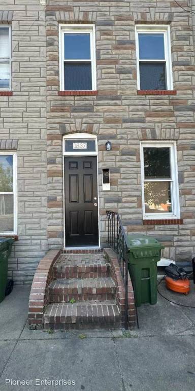Main picture of 1835 Ramsay St