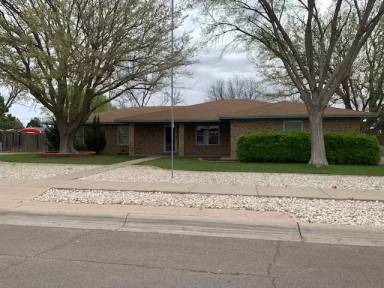 Main picture of 801 Pearson Dr