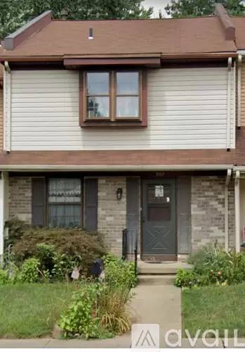 Main picture of 907 Clover Pl