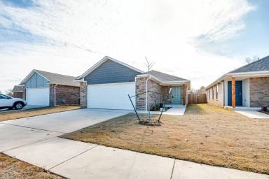 Main picture of 11444 SW 12th St