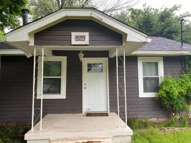 Main picture of 225 S Draper Ave