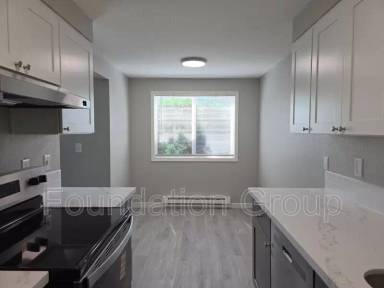 Main picture of 938 N 100th St