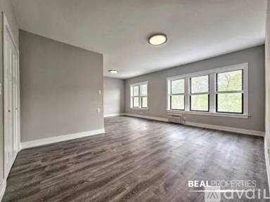 Main picture of 740 W Addison St