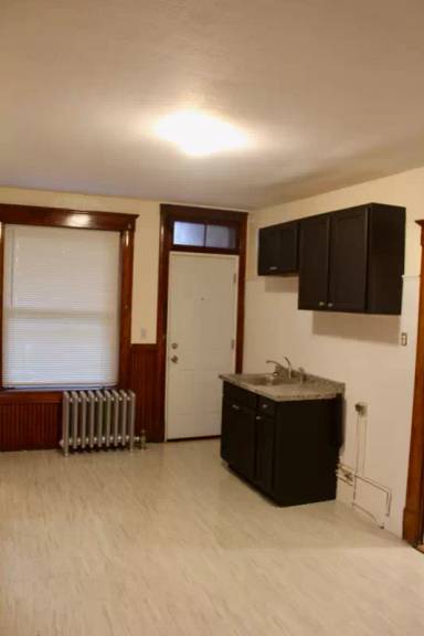 Main picture of 31 Beacon Ave