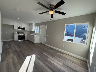 Main picture of 321-27 W Boone St