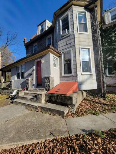Main picture of 340 E Church Ln