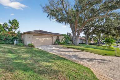 Main picture of 8195 Coachlight Cir