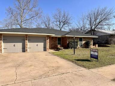 Main picture of 3 Lackland Cir