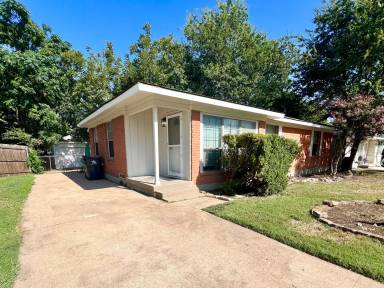 Main picture of 1607 Herschel St