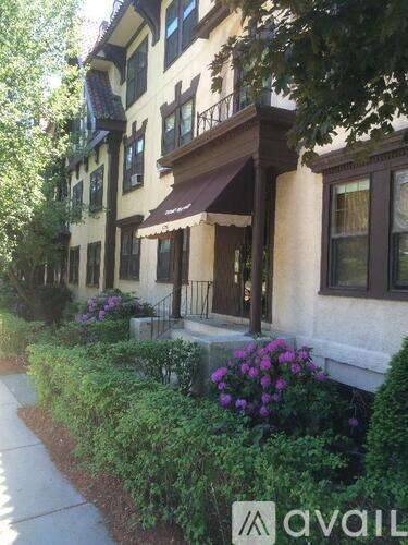 Main picture of 1730 Commonwealth Ave