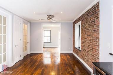 Main picture of 436 W 52nd St