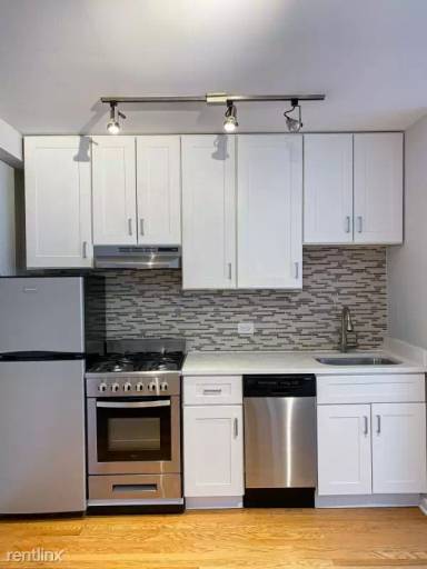 Main picture of 2520 W Leland Ave