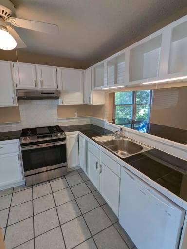 Main picture of 220 Saint Andrews Ln