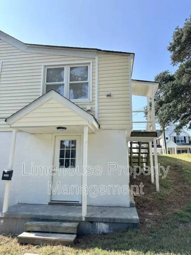 Main picture of 2604 Pretty Lake Ave