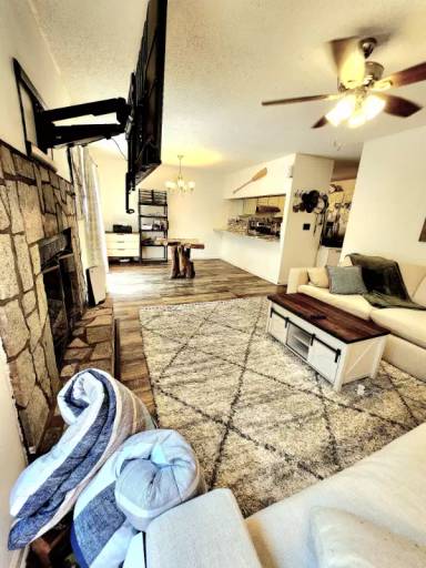 Main picture of 701 Parkway Vista Dr