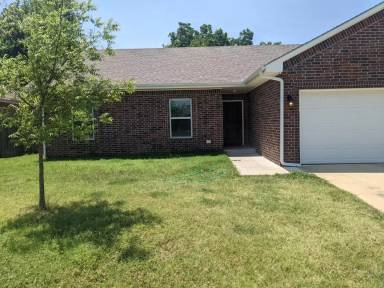 Main picture of 3400 Lyric St