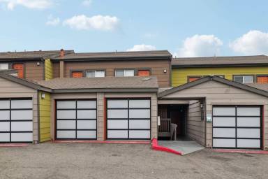 Main picture of 2095 Poplar Rd