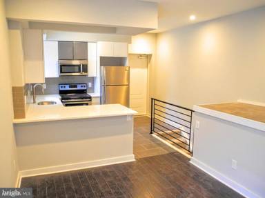 Main picture of 19 S 44th St