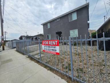 Main picture of 130 E Maple St