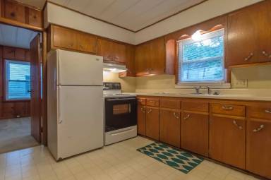 Main picture of 944 W Linwood St