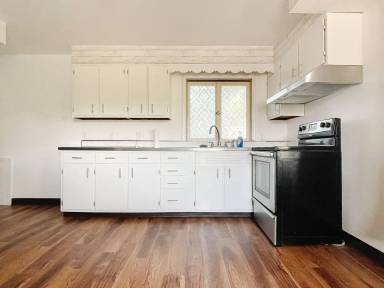 Main picture of 305 1/2 S Manning Ave