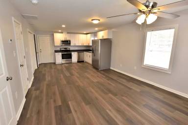 Main picture of 323 S Sally Jenkins St