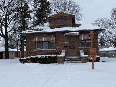Main picture of 923 Dawes Ave