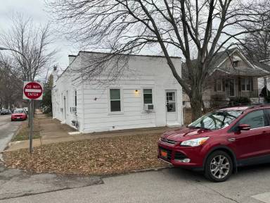 Main picture of 5632 Leona St