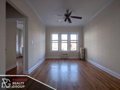 Main picture of 740 W Addison St