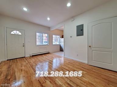 Main picture of 12 Macon St