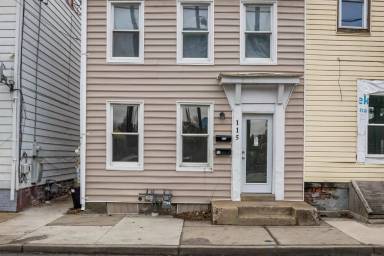 Main picture of 115 Arch St