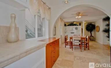 Main picture of 2352 Torrey Pines Rd