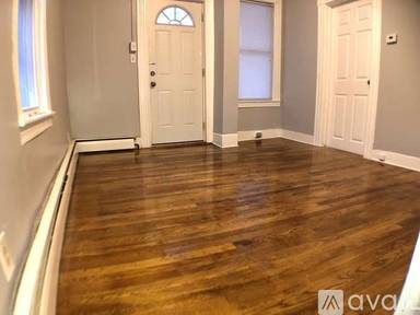 Main picture of 272 Oak St