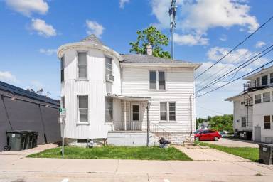 Main picture of 815 W 23rd St