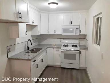 Main picture of 2417 S Budlong Ave