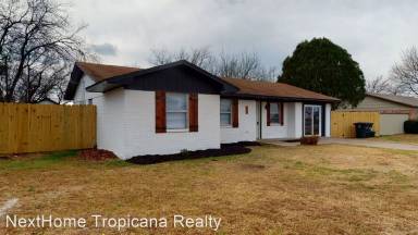 Main picture of 608 Hub Dr