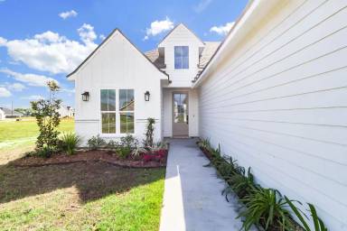 Main picture of 104 Field Point Ln