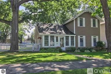 Main picture of 742 Webster St