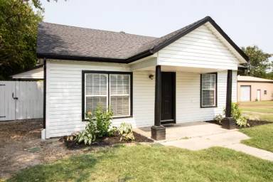 Main picture of 404 W Mill St