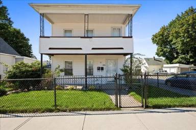 Main picture of 19 Orient St